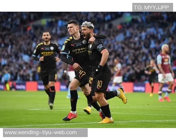 福登与19岁小将格雷合影庆祝晋级半决赛恭喜他首次亮相表现出色